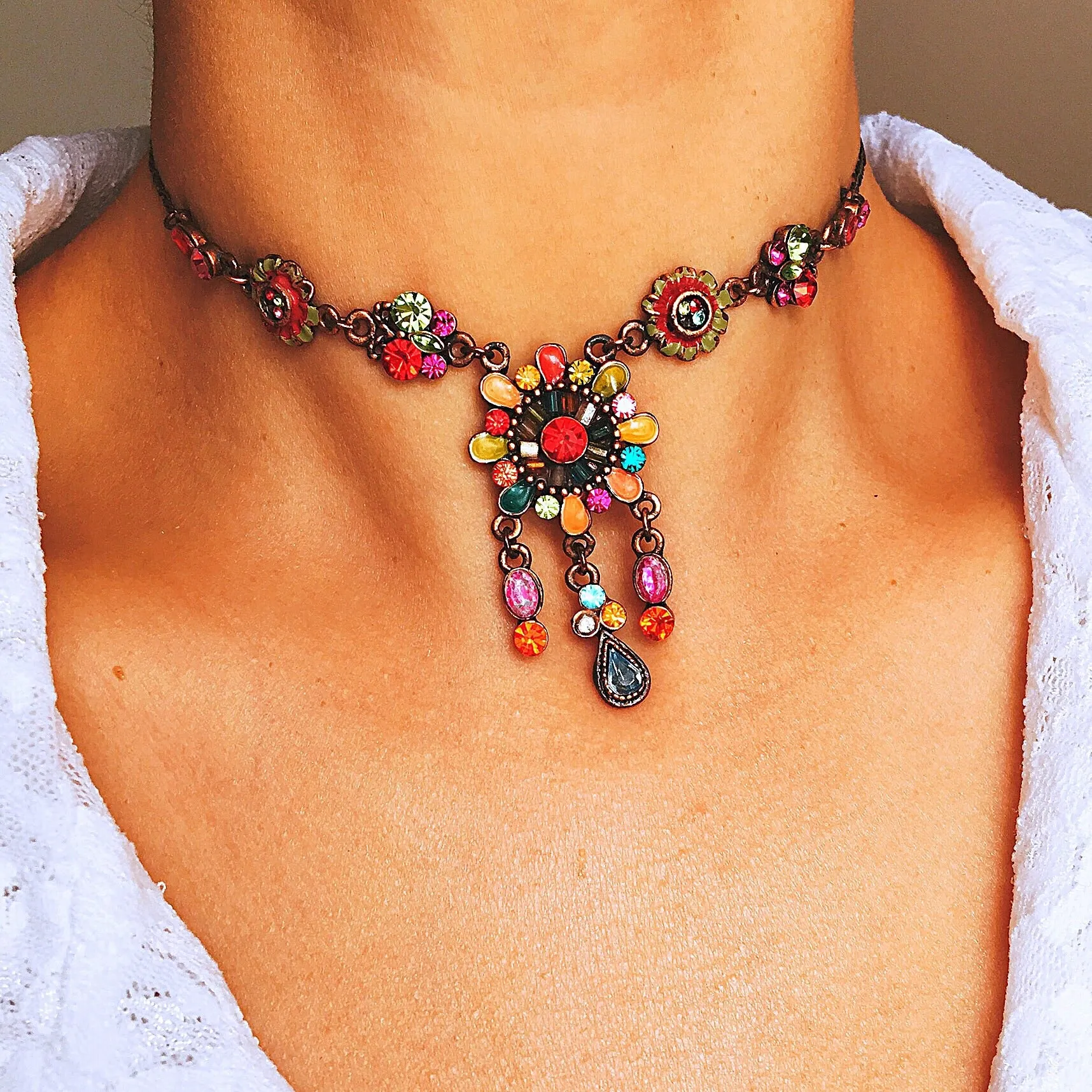 90s VINTAGE BEADED BOHO TRIBAL COLOURFUL DIAMANTÉ SHORT NECKLACE