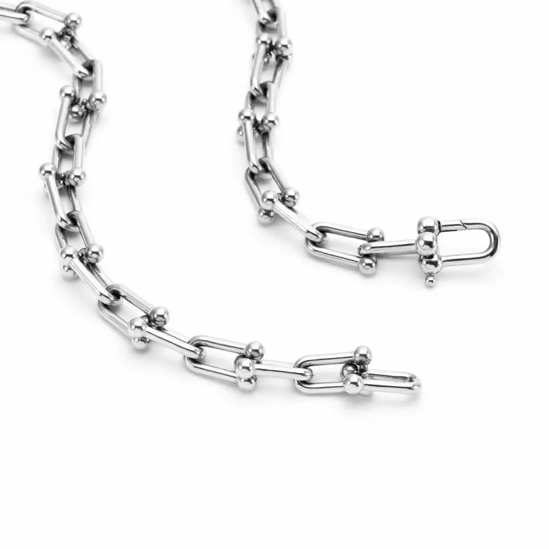 C525W B.Tiff Horseshoe Link Chain Necklace