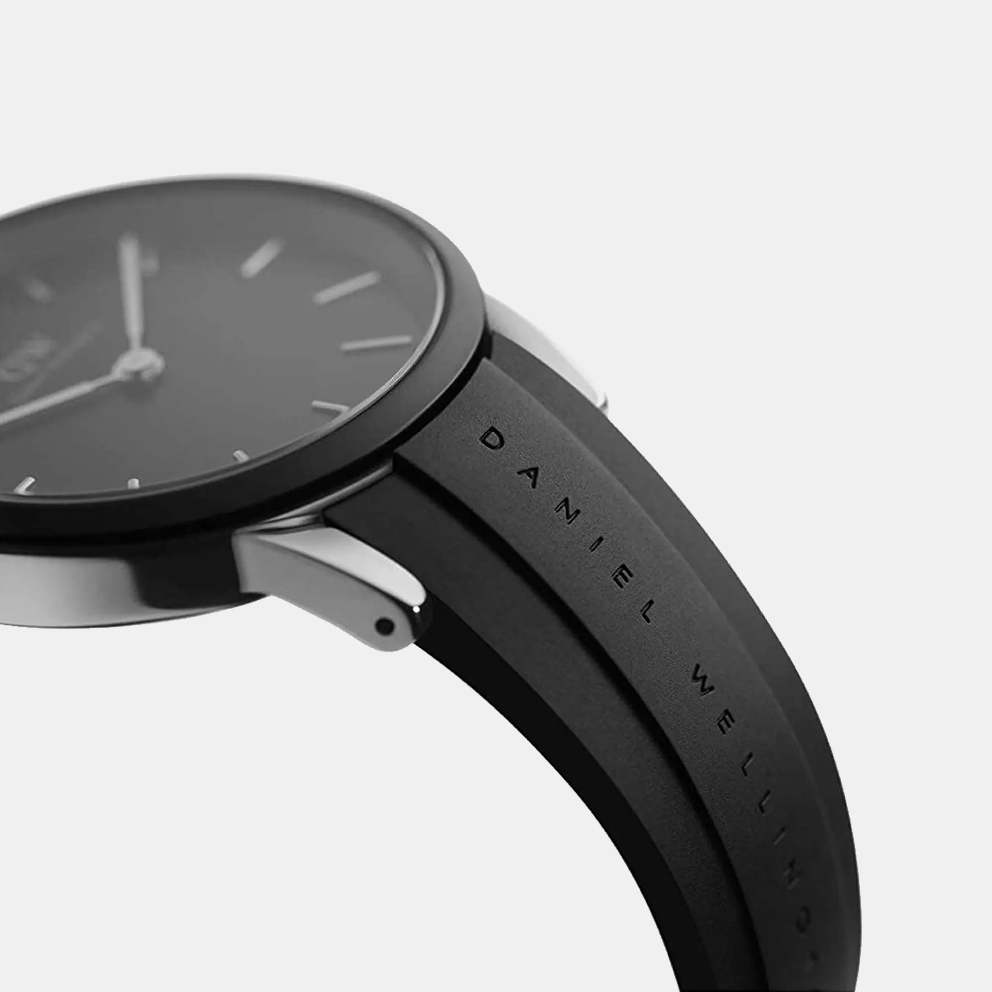 Iconic Men's Black Analog Rubber Watch DW00100436
