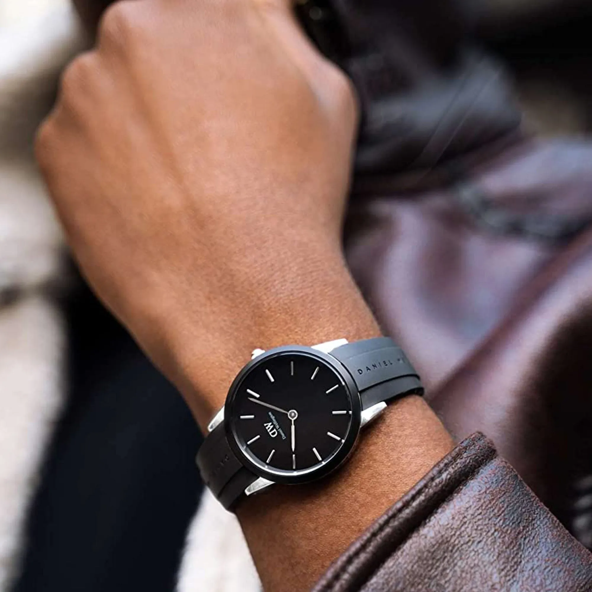 Iconic Men's Black Analog Rubber Watch DW00100436