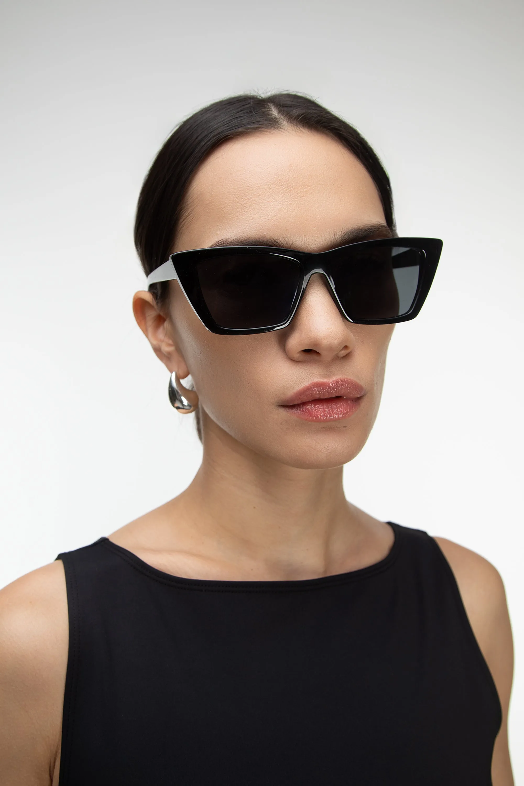 POINTED EDGE SUNGLASSES