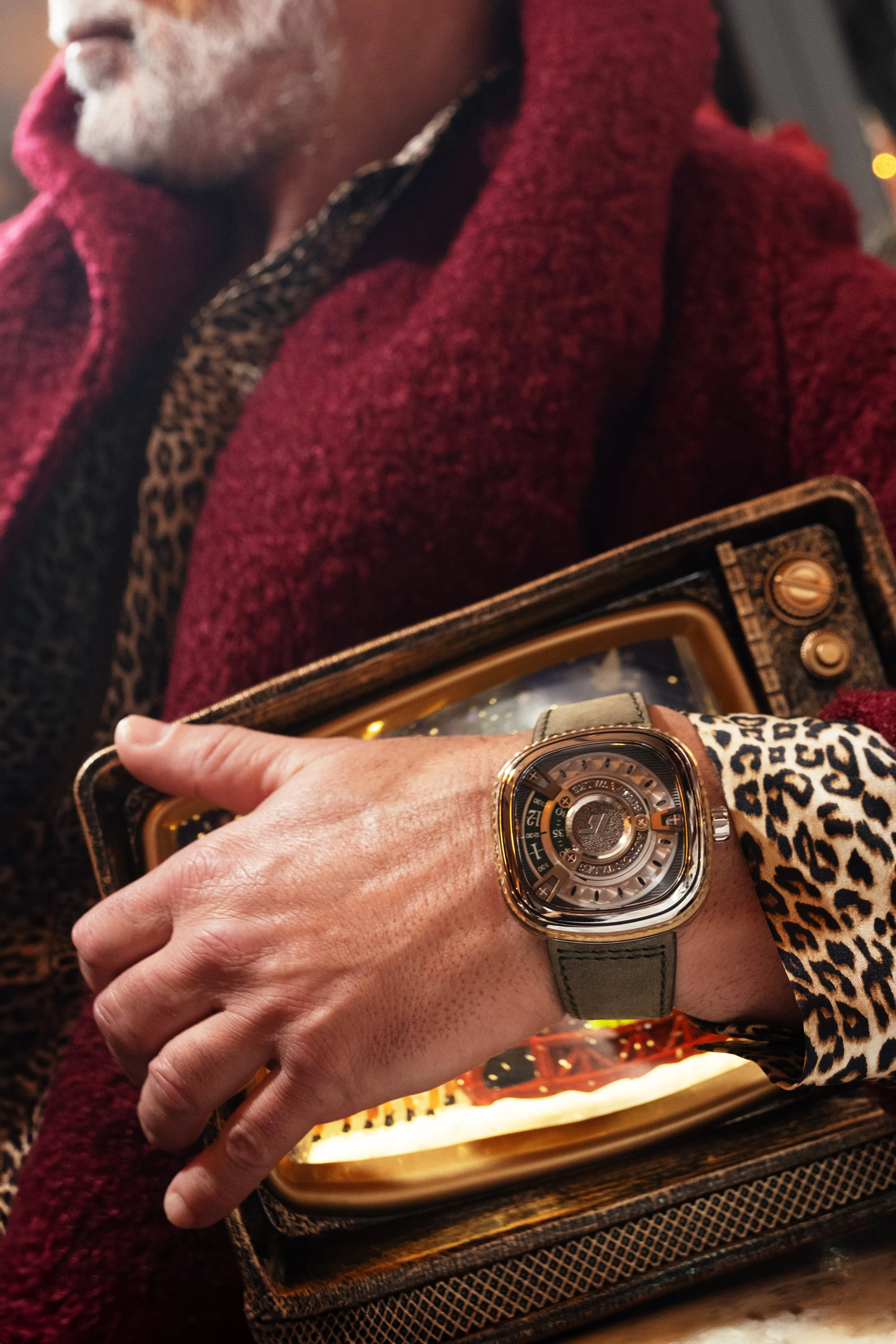 SEVENFRIDAY M2/05 "ACTION TALKS"