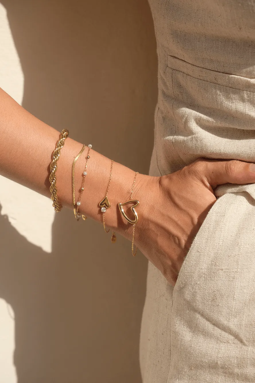 Vibes | Heart Charm Delight Clasp Bracelet | 18K Gold-Plated