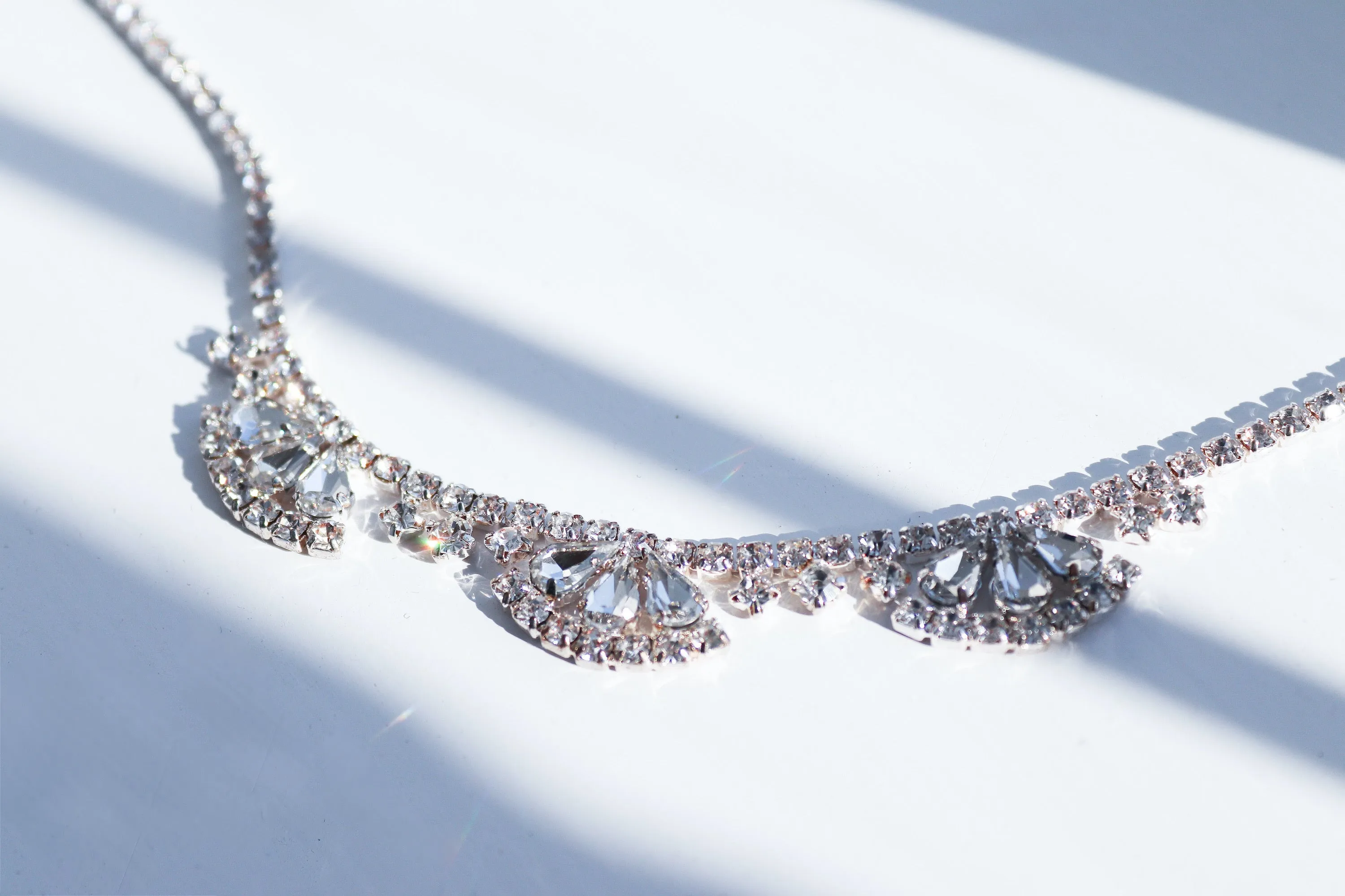 VINTAGE ART DECO PRINCESS STYLE CLEAR QUALITY DIAMANTÉ CHAIN SILVER SHORT NECKLACE